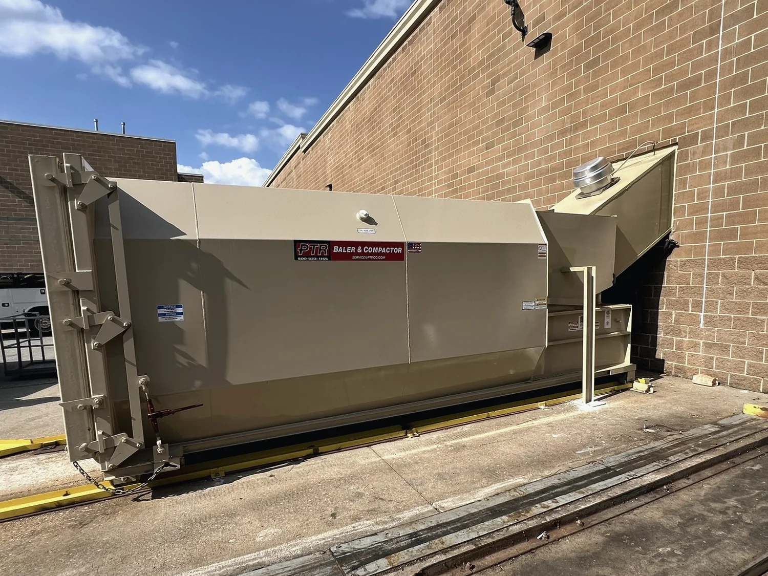 Self-contained compactor installed on a customer pad