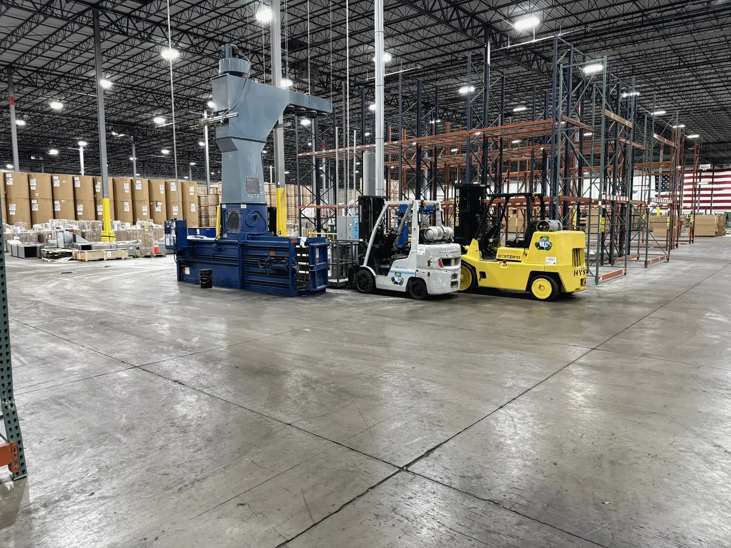 High-volume baling line in a distribution centre
